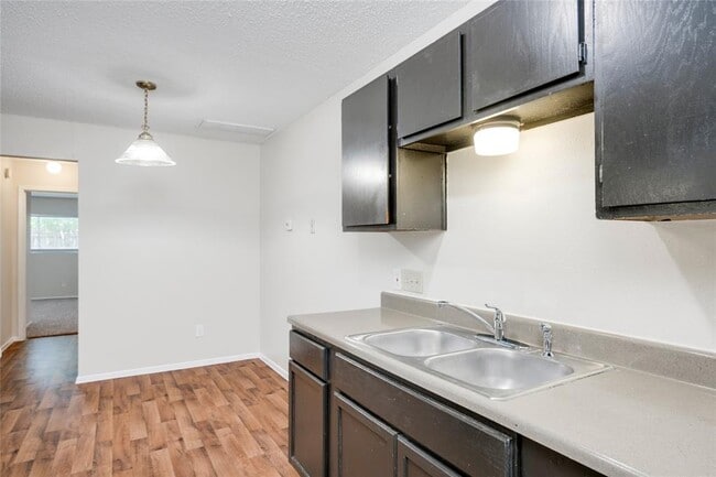 Building Photo - 6900 Branchwood Dr