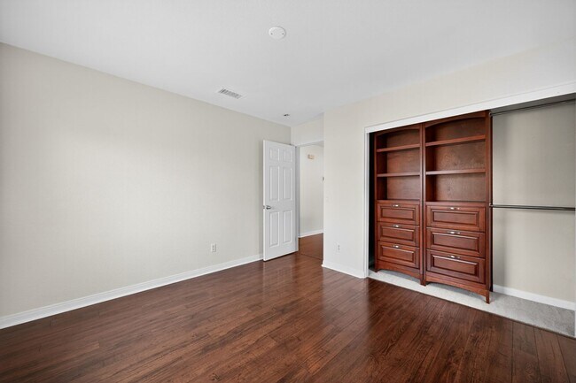 Building Photo - Beautiful 4-Bedroom Home