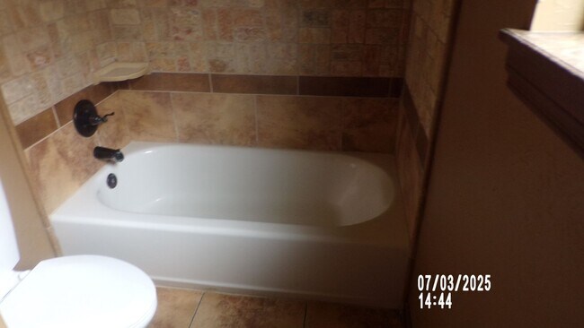 Building Photo - Fantastic home located in Eastlake Addition