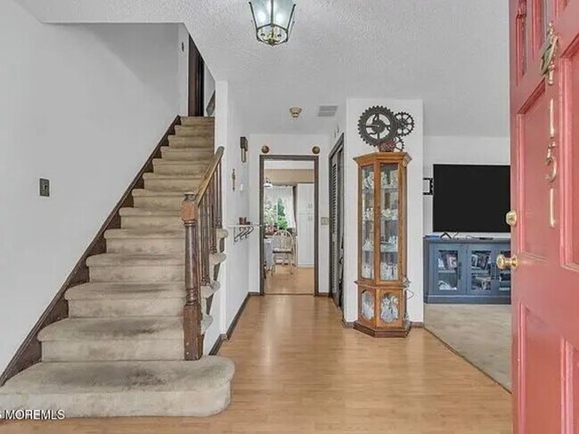 Building Photo - 151 Cardinal Dr