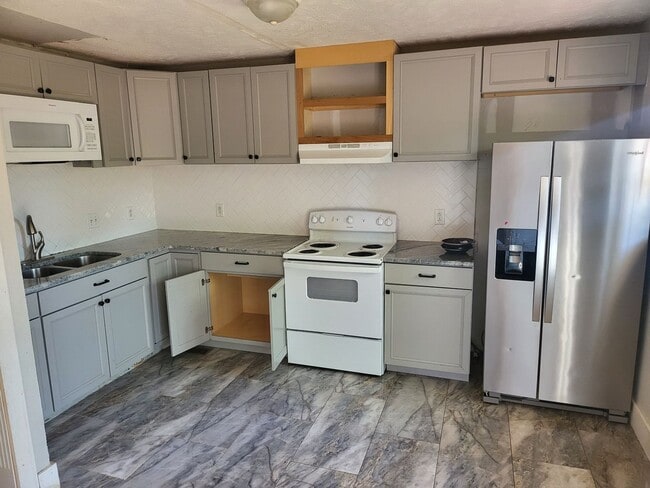 Building Photo - Nice 3 BR, 2.5 Ba with garage like new in Murfreesboro by Carter Realty Asvisors