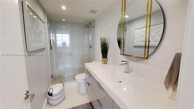 Building Photo - 5601 Collins Ave