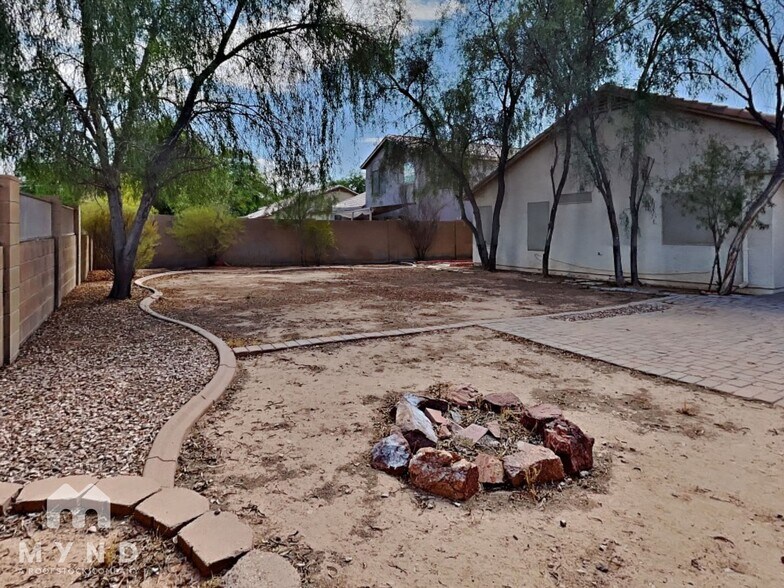 Building Photo - 3811 S 74th Dr