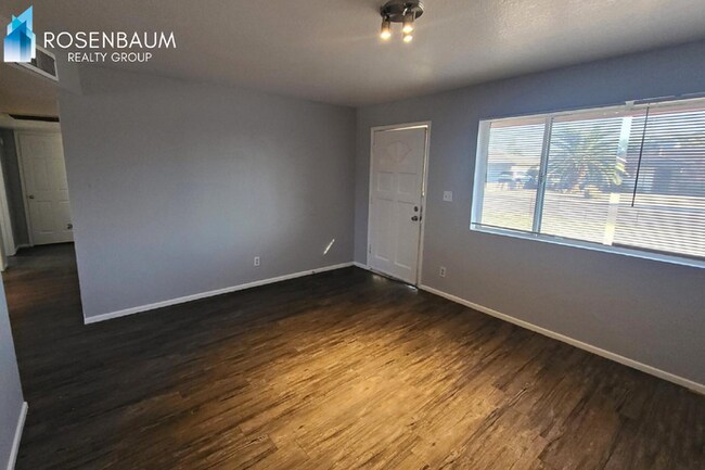 Building Photo - Charming 3-Beds, 1.25-Bath Single-Level Home in Apache Junction!