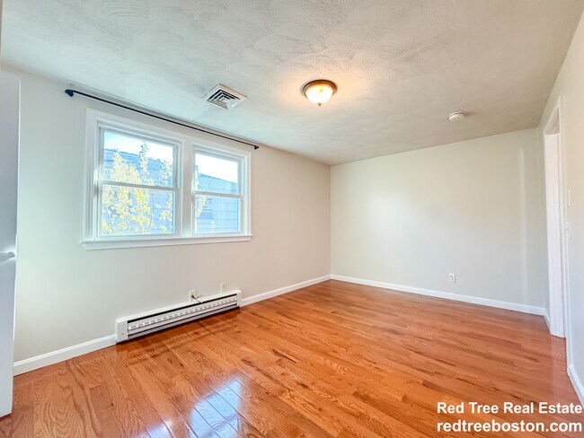 Building Photo - 74 Dunboy St