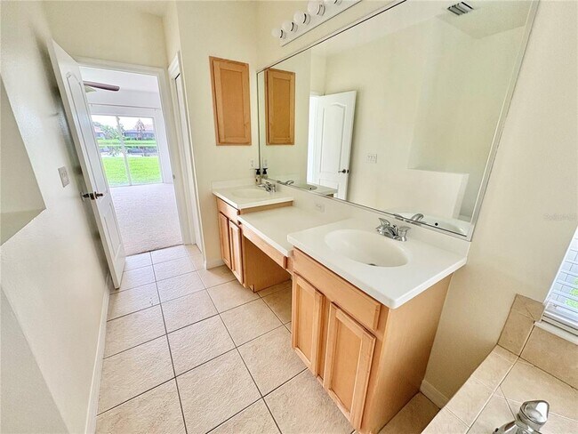 Building Photo - 227 Golden Harbour Trail