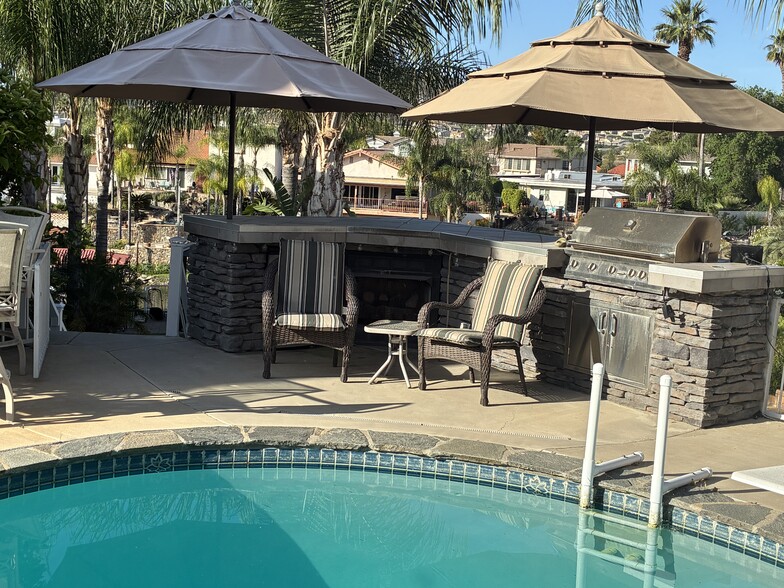 5 burner bbq - 29984 Big Range Rd