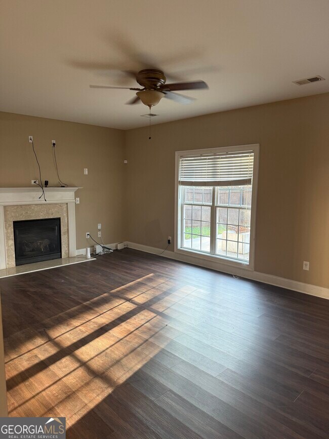 Building Photo - 2104 Ginger Estates Dr NE