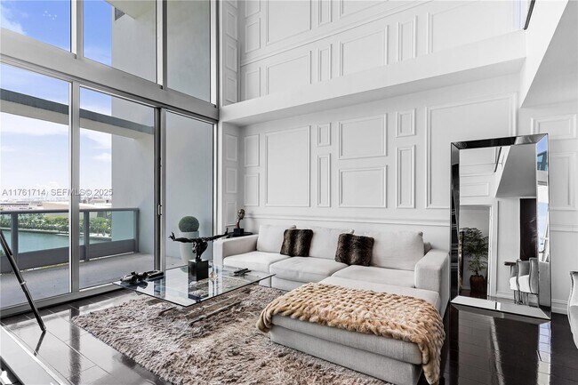 Building Photo - 900 Biscayne Blvd