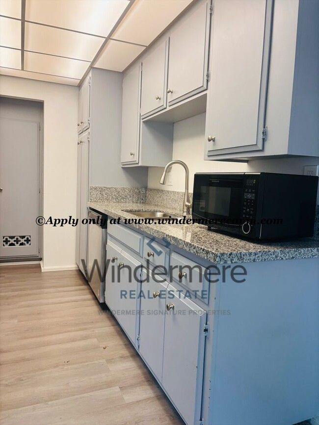 Building Photo - Charming 3-Bedroom Home in Prime West Sac ...