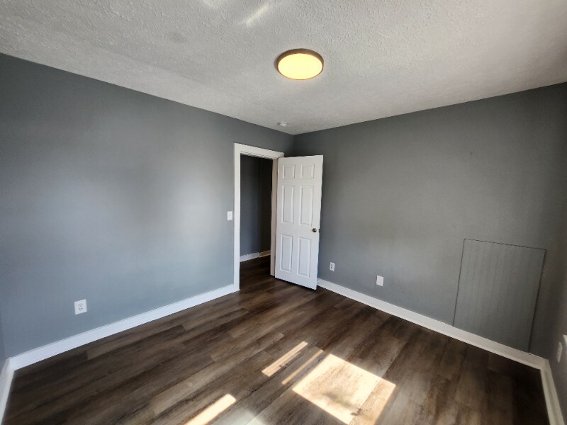 Building Photo - 478 S Richardson Ave