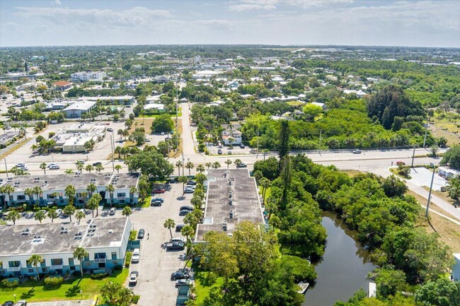 Building Photo - 950 S Kanner Hwy