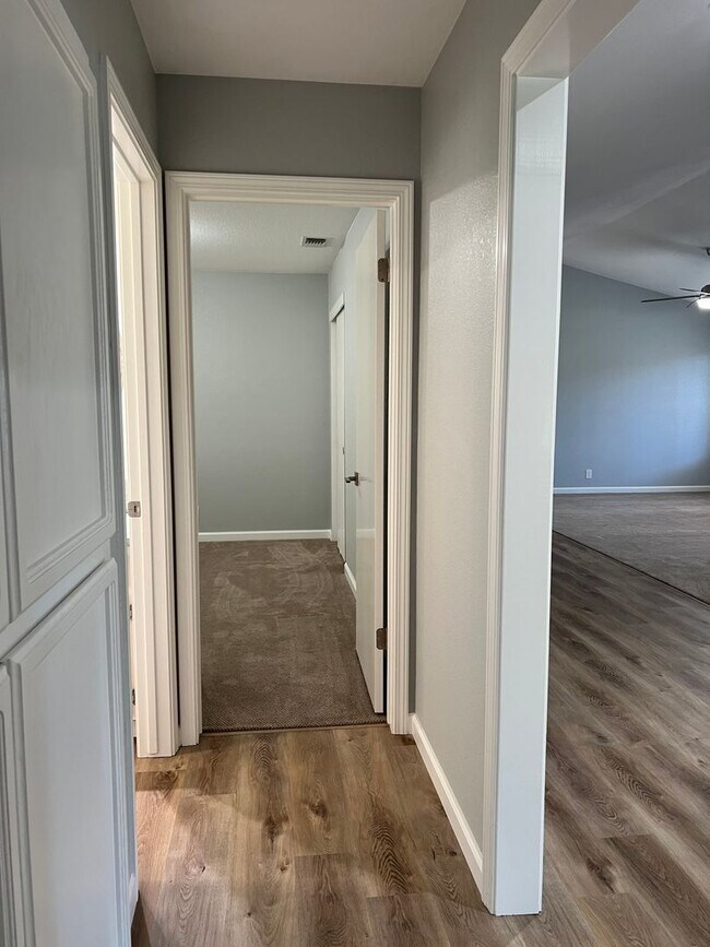 Building Photo - Beautiful 3 Bedroom Home in Roseville