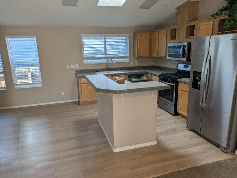 Building Photo - 2376 W Rock Island Ave