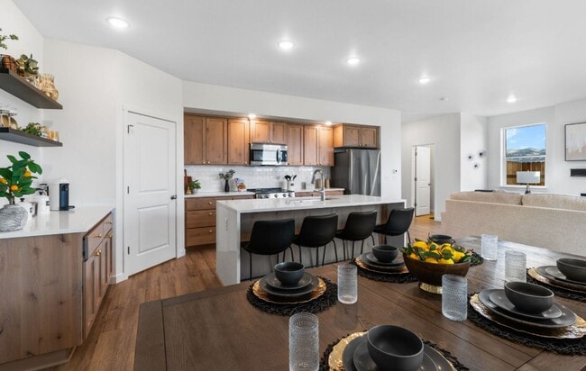 Building Photo - Free First Month Rent!