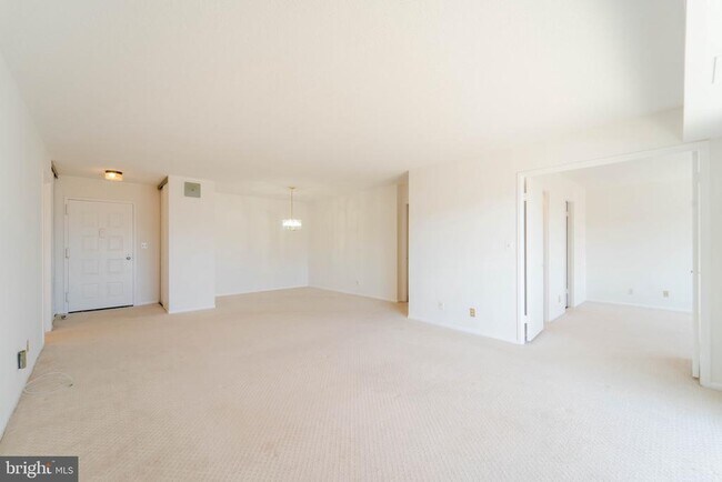 Building Photo - 8370 Greensboro Dr