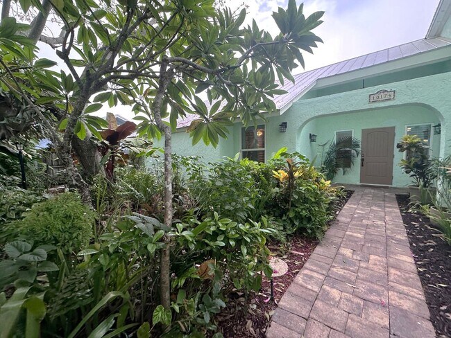 Building Photo - 3BR/ 3BA Pool Home   *Near Burns Rd Aquatic Center & Park * No HOA * 12+ Month Lease Options Avai...