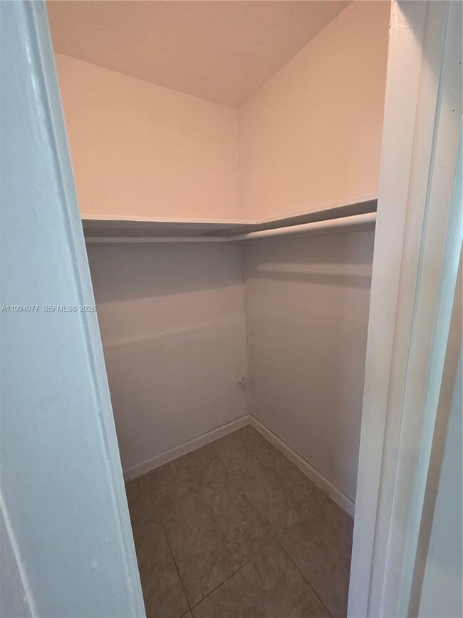 Building Photo - 8350 SW 65th Ave