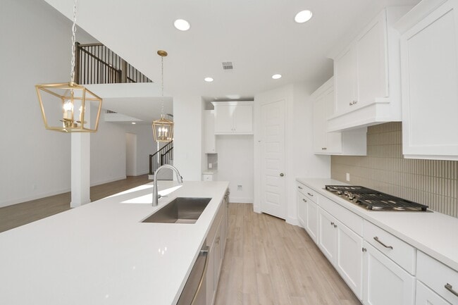 Building Photo - 5806 Pink Coral Ln