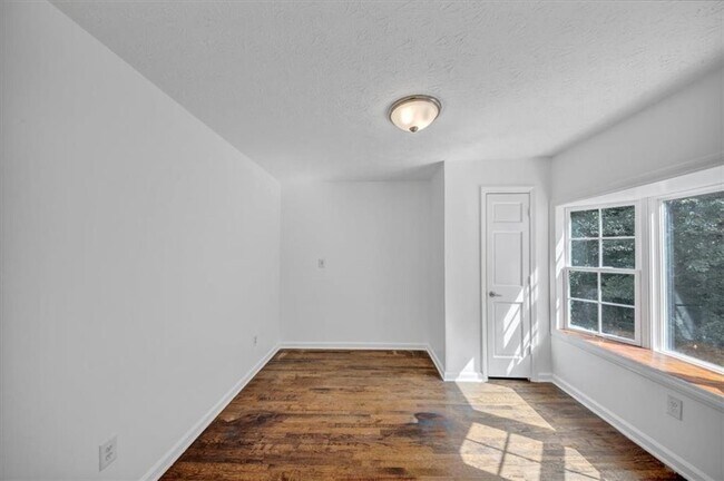 Building Photo - 172 Oak Forest Dr