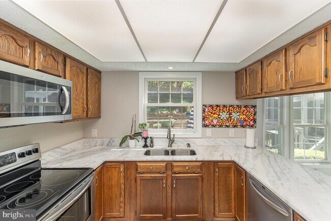 Building Photo - 14807 Statler Dr