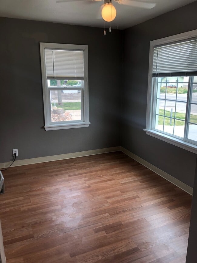 Building Photo - 2 Bedroom, 1 Bathroom Main Level Unit
