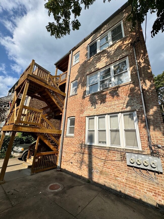 Building Photo - 7634 S Phillips Ave