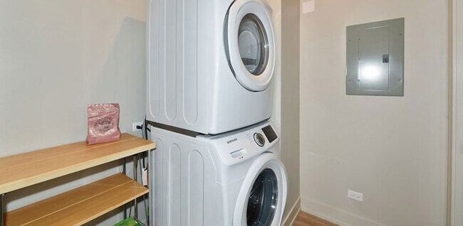 Building Photo - 717 Rogers St