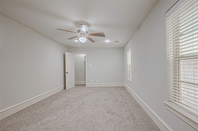 Building Photo - 5226 Kiam St