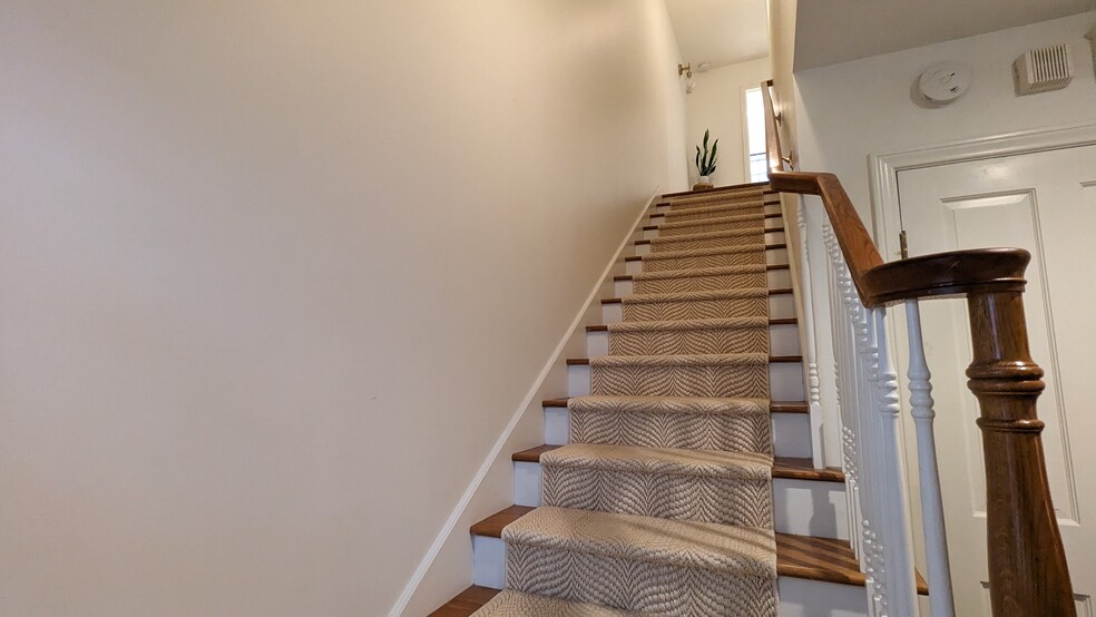 Stairs - 1144 Yale St