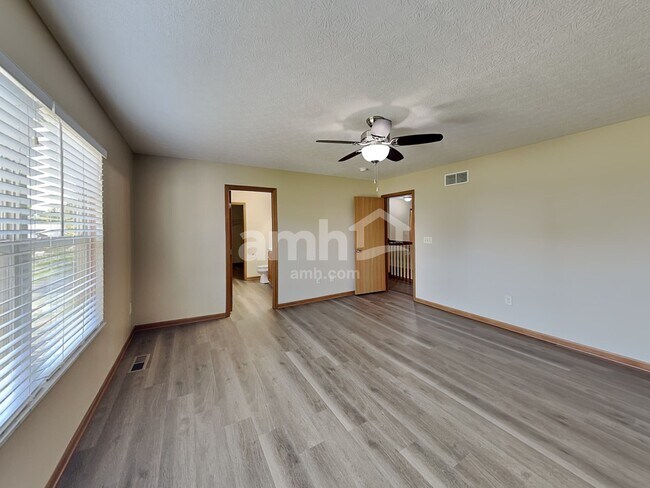 Building Photo - 180 Shaleridge Dr