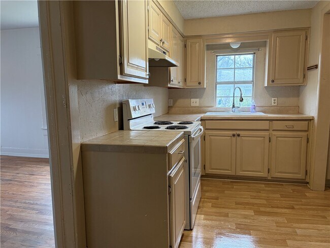 Building Photo - 2255 E Huntsville Rd