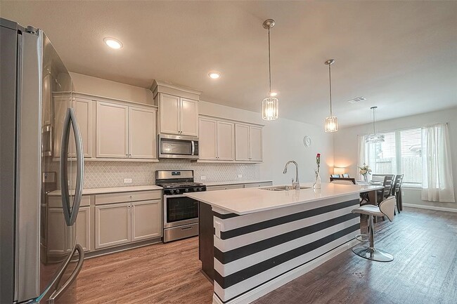 Building Photo - 21029 Crinet Square