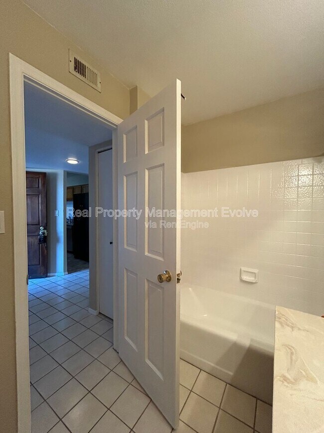 Building Photo - 9465 N 92nd St