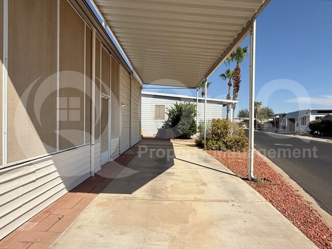 Building Photo - 17200 W Bell Rd