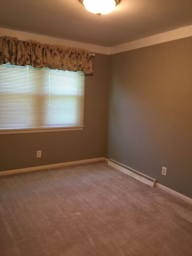 Building Photo - 119 Mitchell Cir