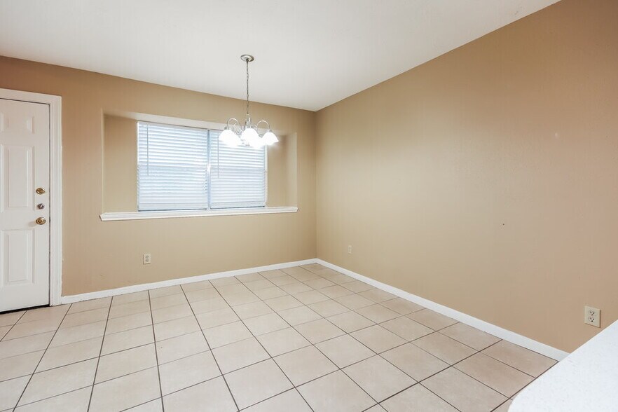 Building Photo - 16530 Quail Park Dr