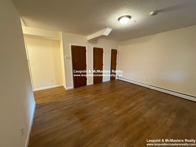 Building Photo - 2016 Commonwealth Ave