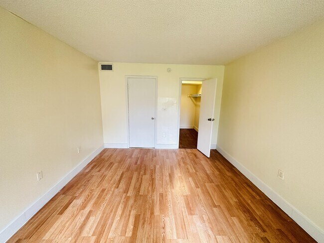 Building Photo - 505 NW 177th St