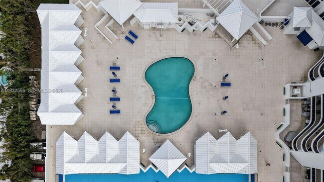 Building Photo - 16711 Collins Ave