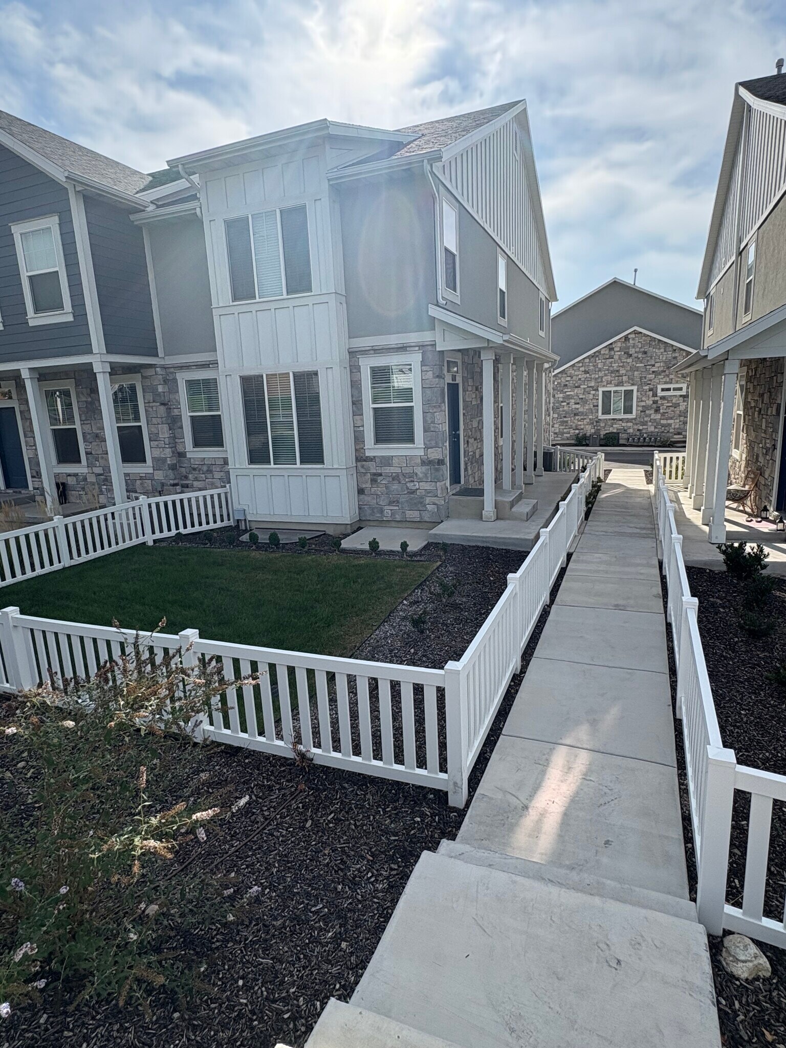 Building Photo - 520 S Orchard Dr