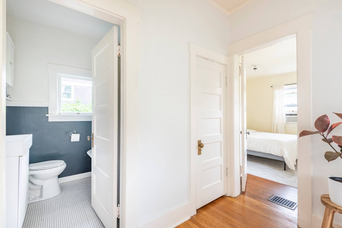 Building Photo - 1320 SE 28th Ave