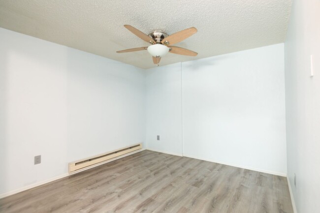 Building Photo - Modern 1-Bedroom Condo in Cottonwood Villa...