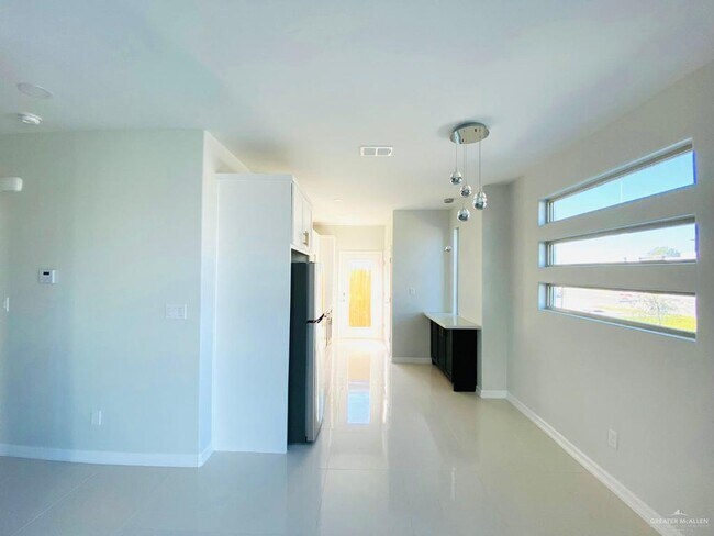 Building Photo - 209 W Rutherford Ave