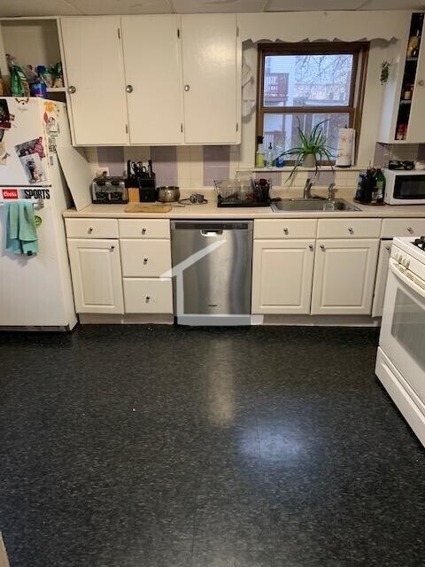 Building Photo - 5 Alcott St