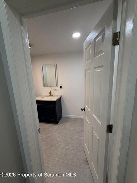 Building Photo - 539 E Pine St