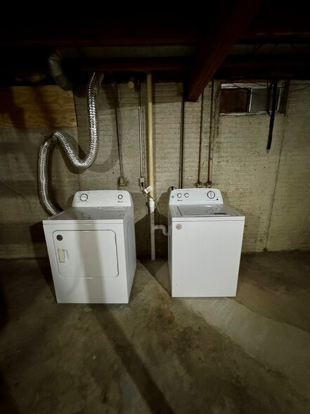 Building Photo - 671 W 64th St