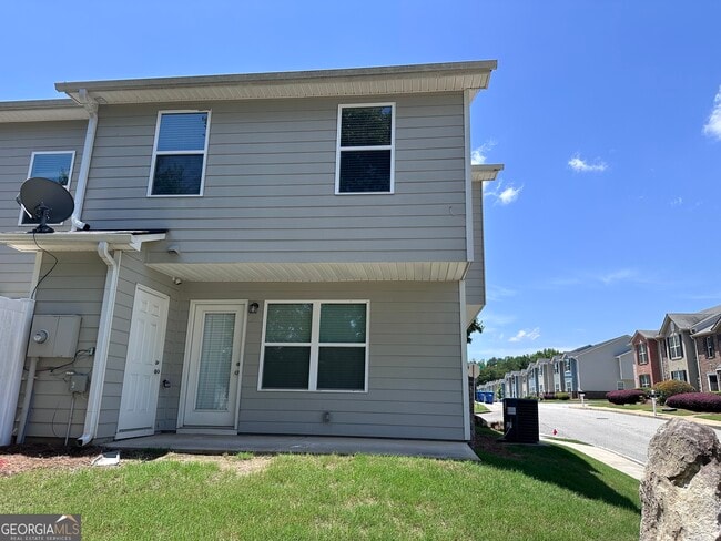 Building Photo - 400 Whippet St