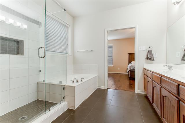 Building Photo - 720 Hardwood Dr