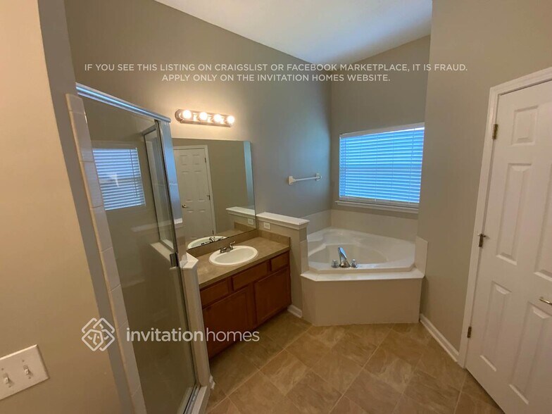 Building Photo - 11121 Apple Blossom Trail W
